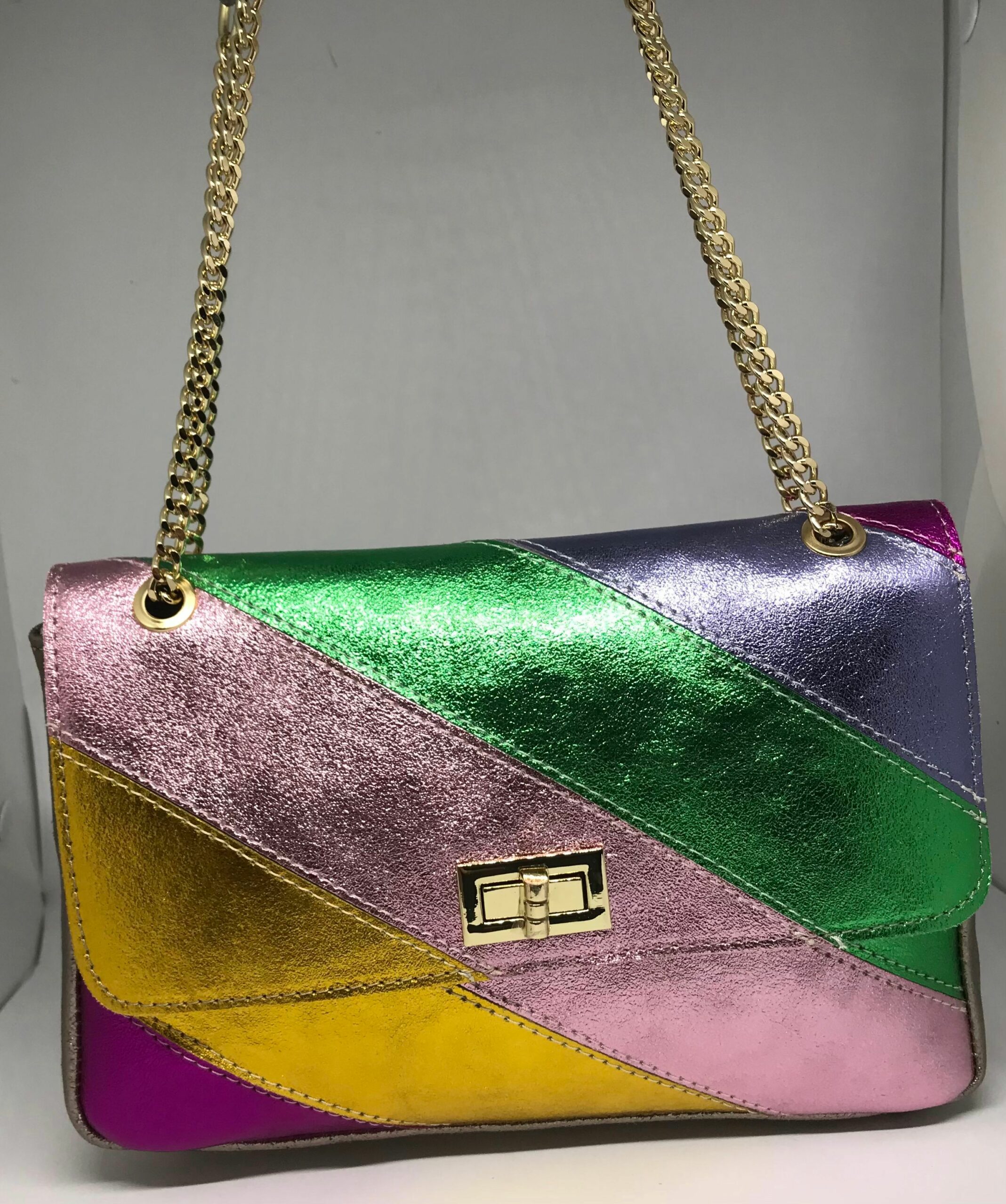 Metallic crossbody in leuke kleurtjes